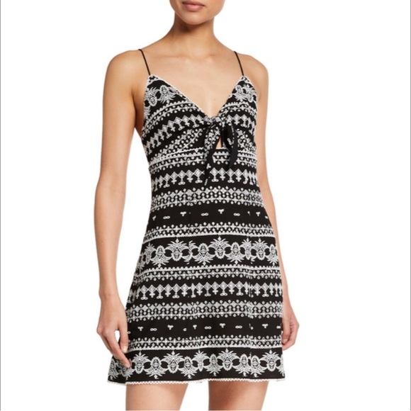 Alice + Olivia Dresses & Skirts - Alice + Olivia Roe embroidered tie front dress